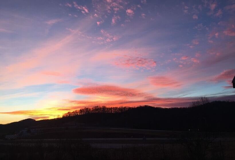 Отель Dawson Inn