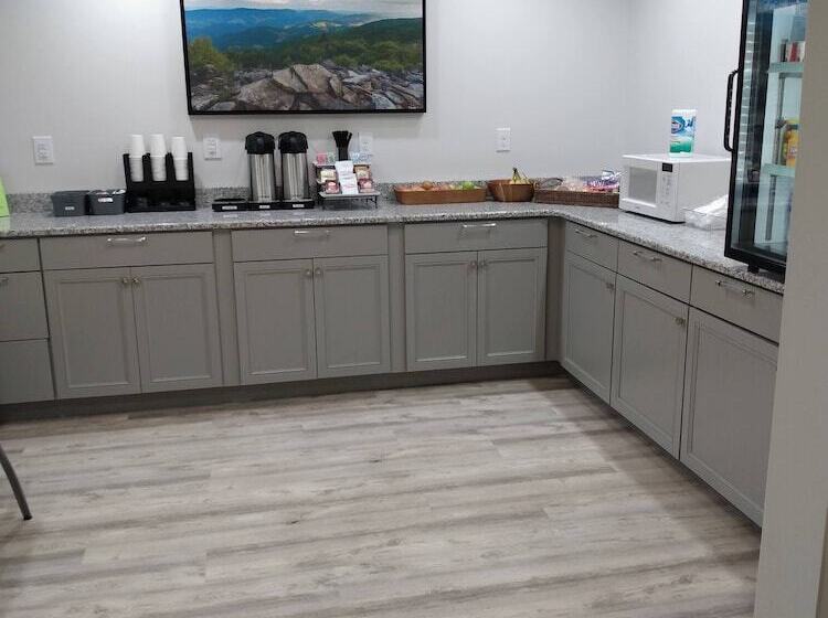 Отель Dawson Inn