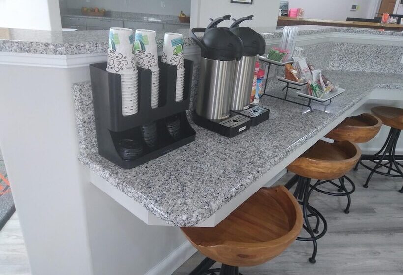 Отель Dawson Inn