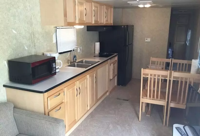 Hotelli Palmetto Oasis Rv Resort