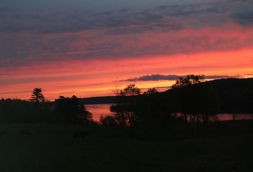 Сельский отель The Inn On Lake Champlain