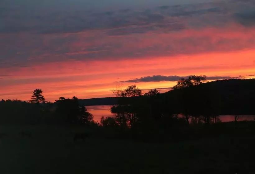 田舎風ホテル The Inn On Lake Champlain