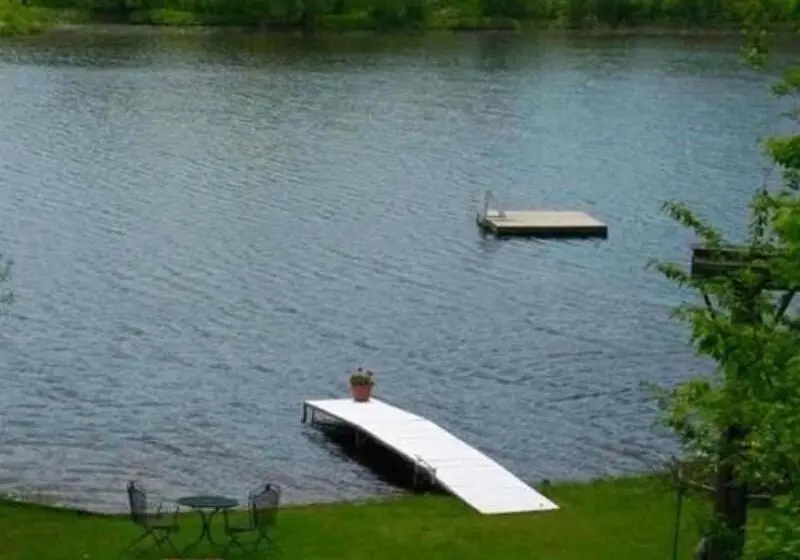 Lakeside Bed & Breakfast