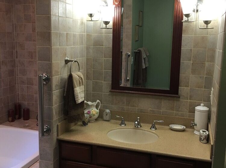 The Ebenezer House Bed & Breakfast