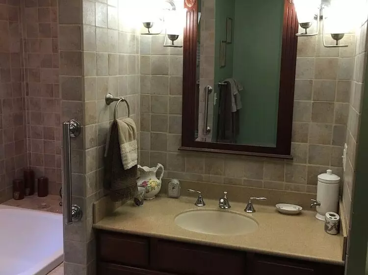 The Ebenezer House Bed & Breakfast