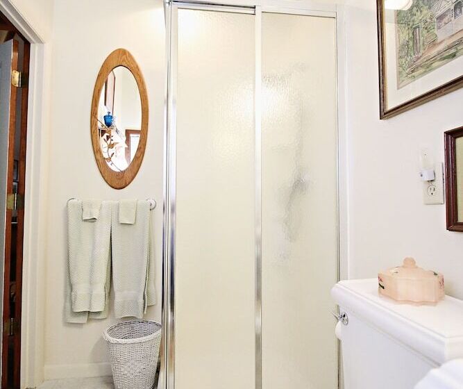 The Ebenezer House Bed & Breakfast