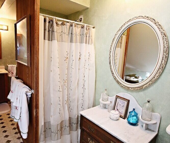 The Ebenezer House Bed & Breakfast