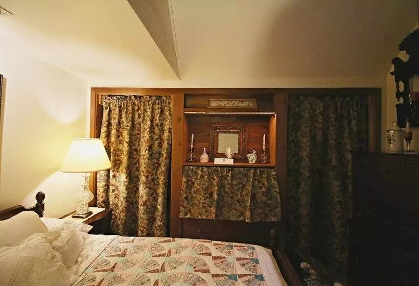 The Ebenezer House Bed & Breakfast