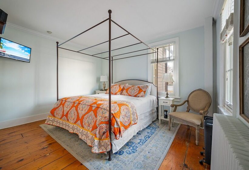 The Gables Of Rhinebeck Inn