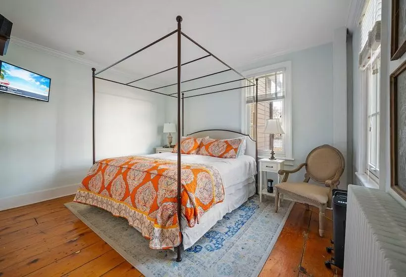 The Gables Of Rhinebeck Inn