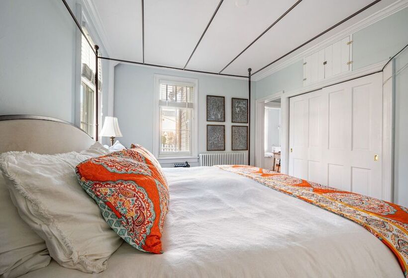 The Gables Of Rhinebeck Inn