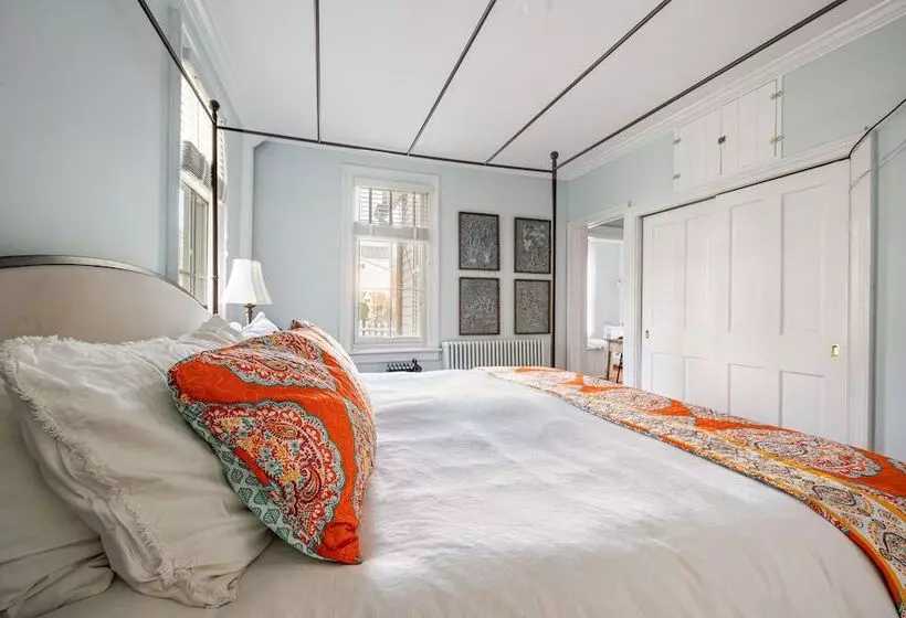 The Gables Of Rhinebeck Inn