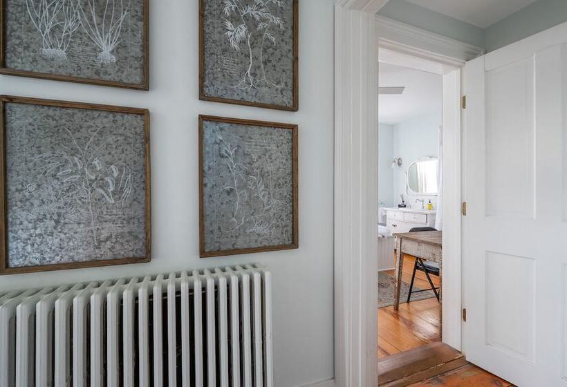 The Gables Of Rhinebeck Inn