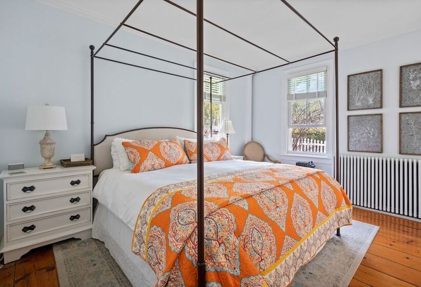 The Gables Of Rhinebeck Inn