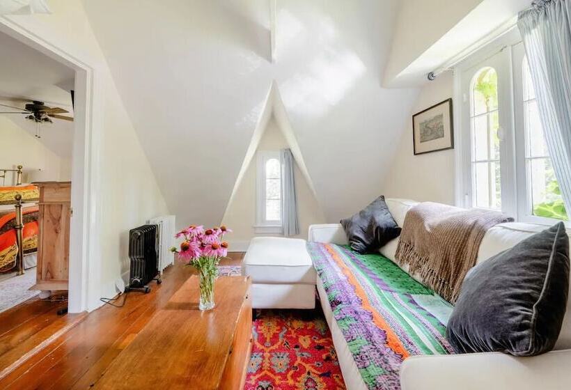 The Gables Of Rhinebeck Inn