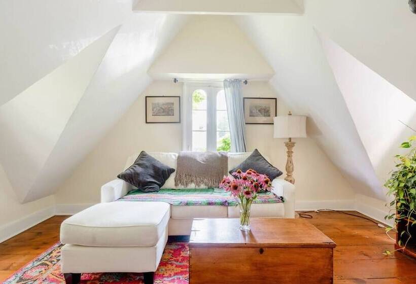 The Gables Of Rhinebeck Inn