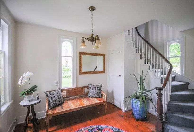 The Gables Of Rhinebeck Inn