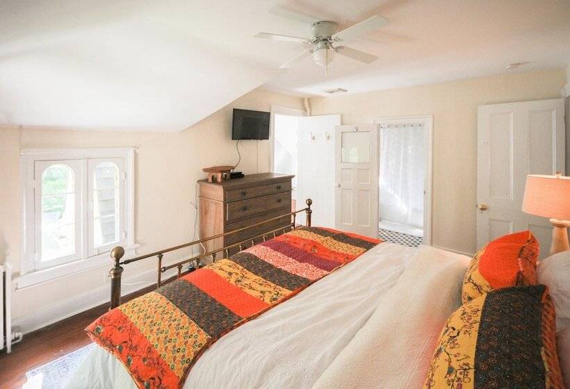 The Gables Of Rhinebeck Inn