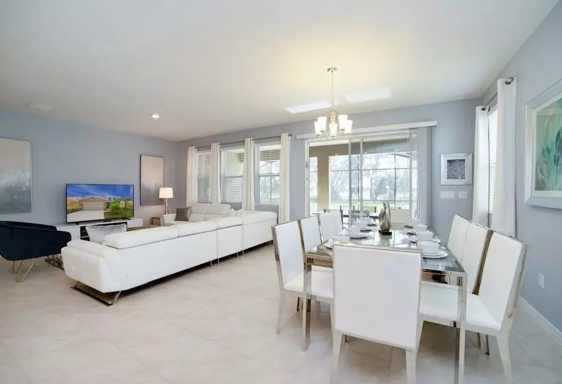 5 Bdrm Solterra New Home