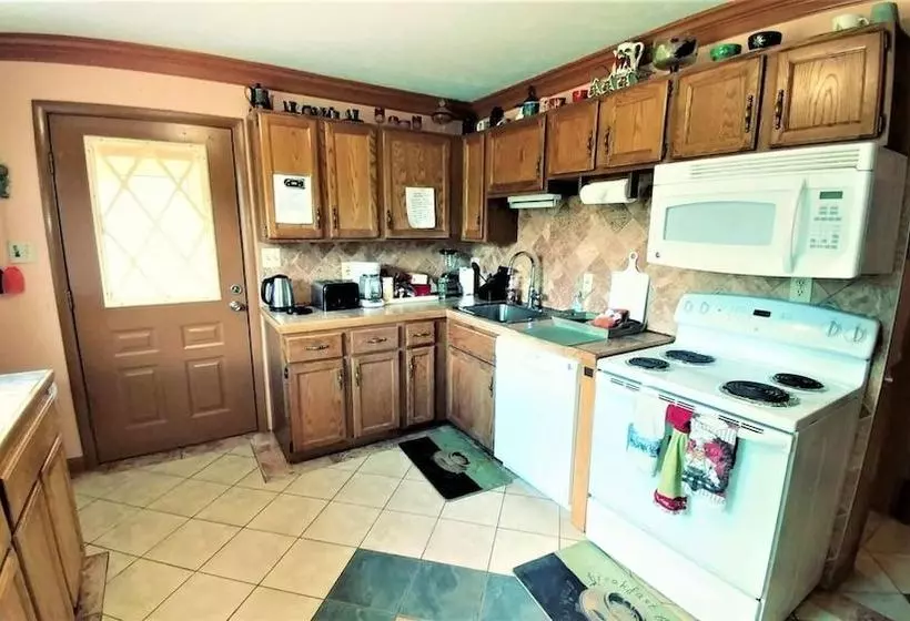 A_lazy_river_cabin