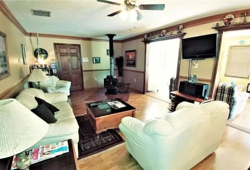 A_lazy_river_cabin
