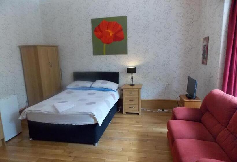 پانسیون Station View Guest House