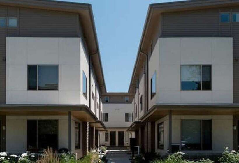 The Mile High Townhome Walk To The Stadium