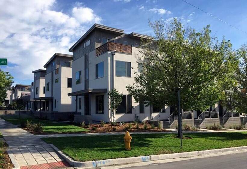 The Mile High Townhome Walk To The Stadium