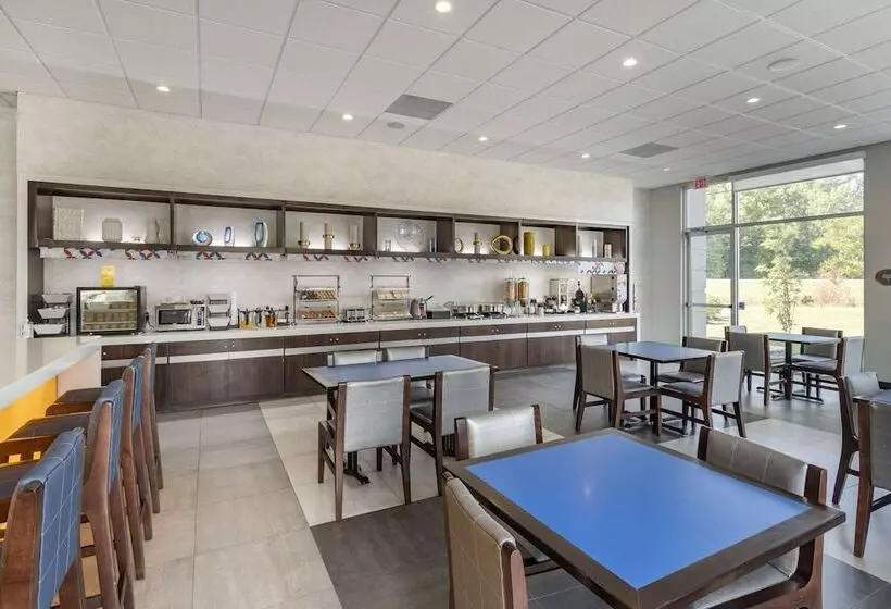 ホテル Glō Best Western Savannah Gateway I 95