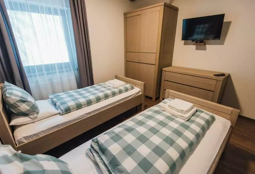 Aamiaismajoitus (B&B) Madarasi Gyopár Panzió