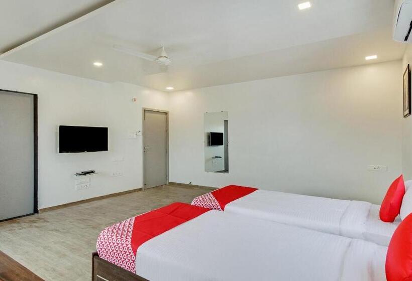 هتل Oyo 37647 Nirvana