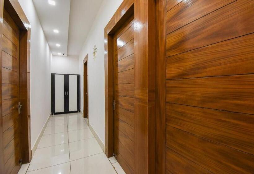 ホテル Oyo 62029  Shagun