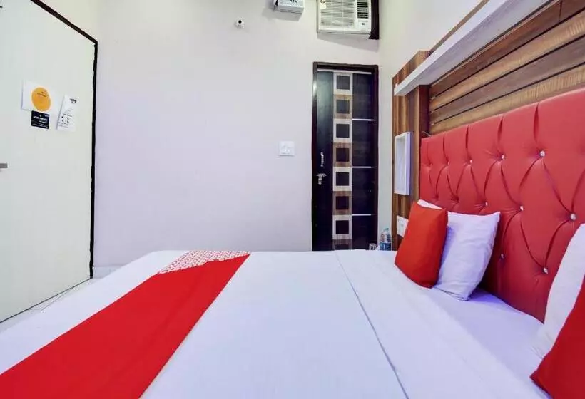 ホテル Oyo 72793  Sarovar