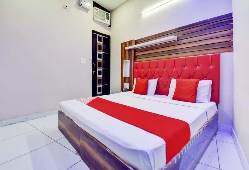 ホテル Oyo 72793  Sarovar