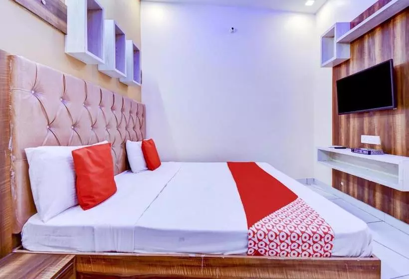 ホテル Oyo 72793  Sarovar