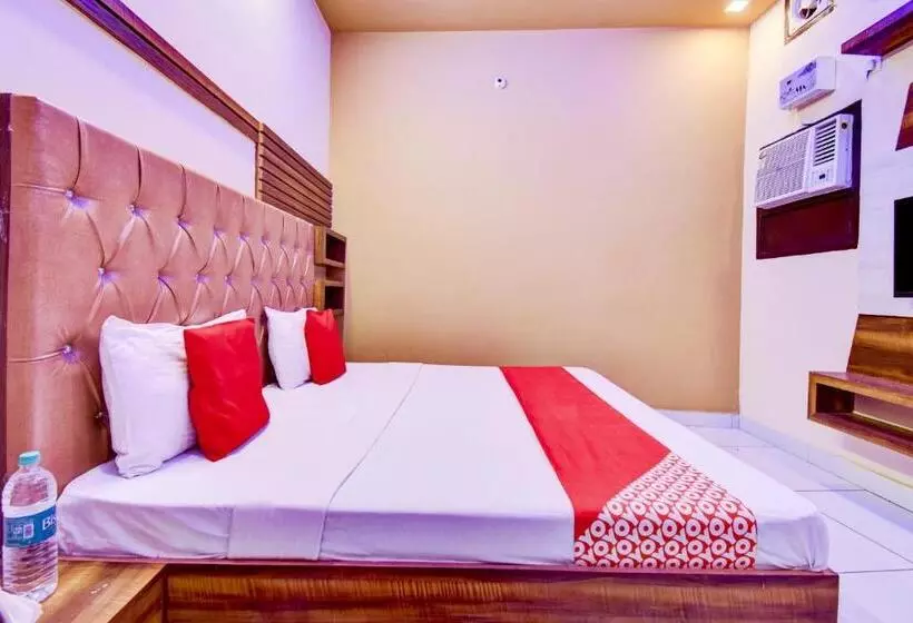 ホテル Oyo 72793  Sarovar