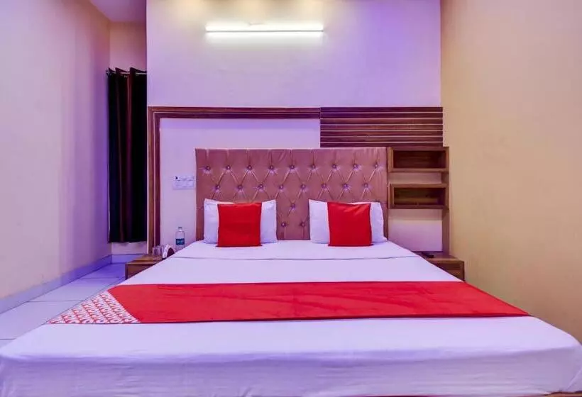 ホテル Oyo 72793  Sarovar