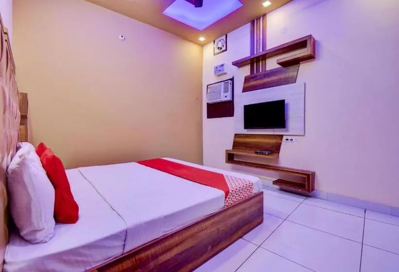 ホテル Oyo 72793  Sarovar