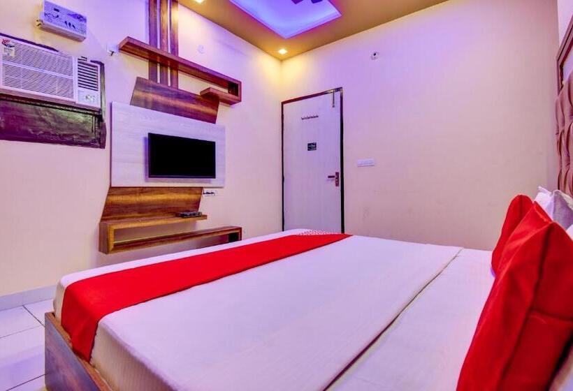 בית מלון כפרי Oyo 72793  Sarovar