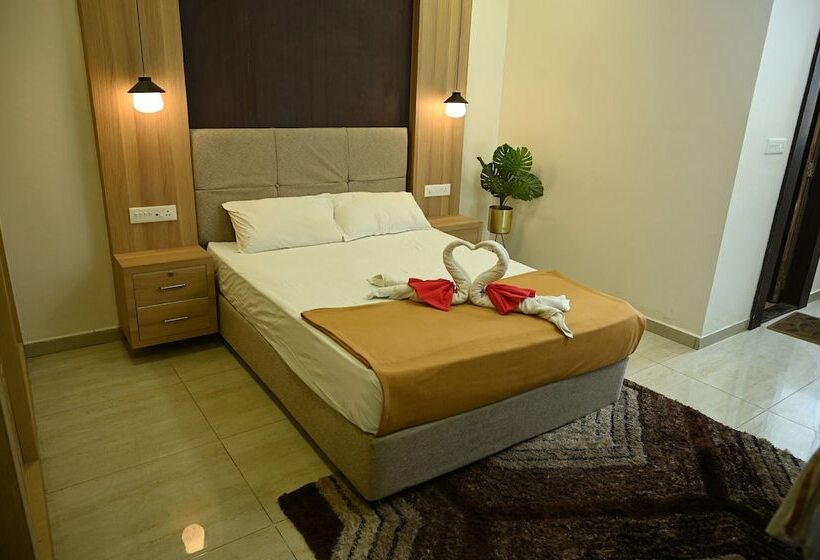 هتل Rajmahal Banquet And Lawn