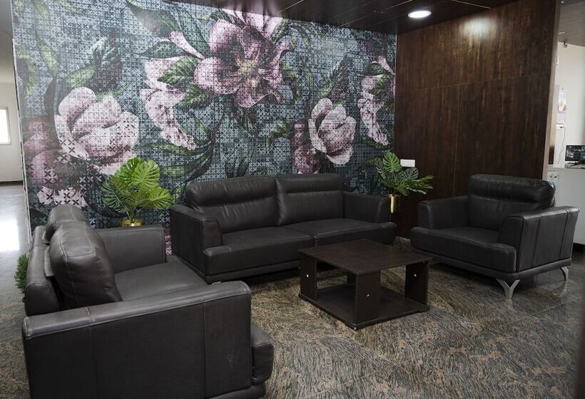 هتل Rajmahal Banquet And Lawn