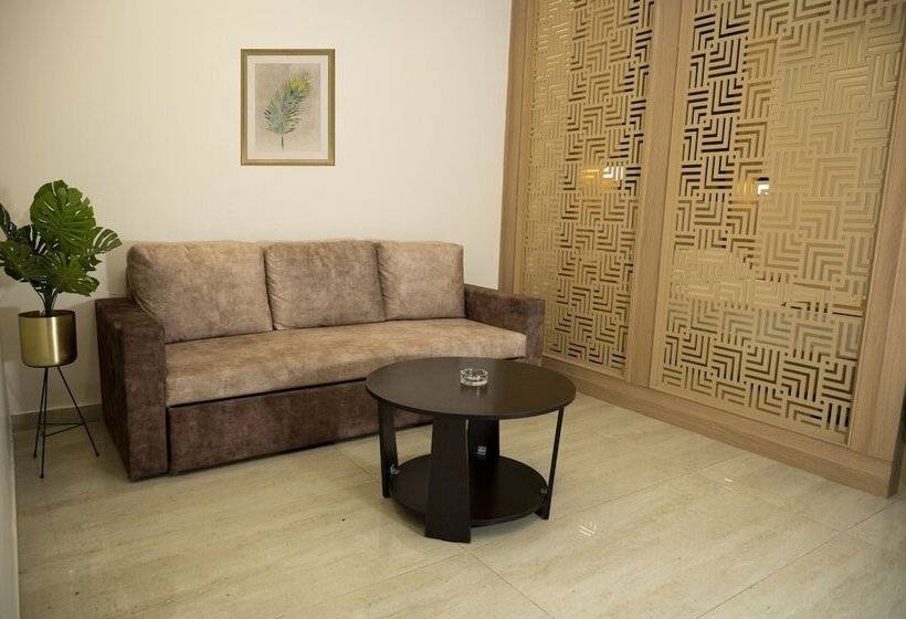 هتل Rajmahal Banquet And Lawn