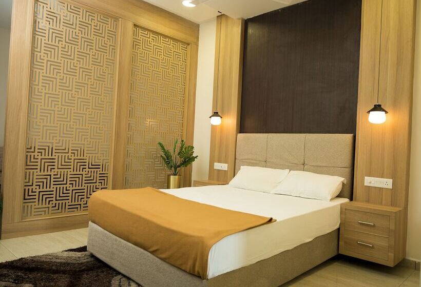 هتل Rajmahal Banquet And Lawn