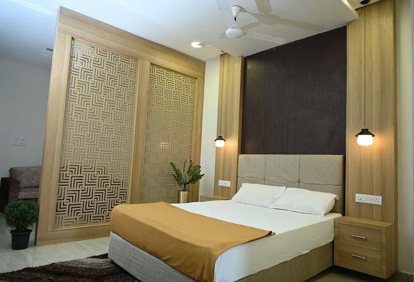 هتل Rajmahal Banquet And Lawn