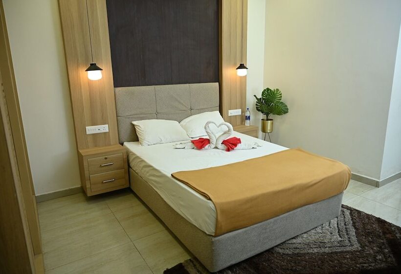 هتل Rajmahal Banquet And Lawn