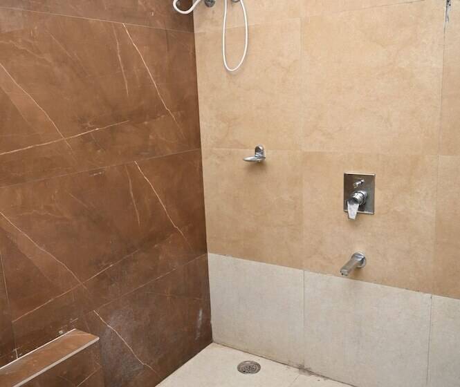 هتل Rajmahal Banquet And Lawn