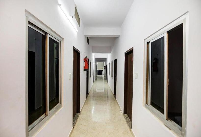 酒店 Spot On 75686 Royal Stay