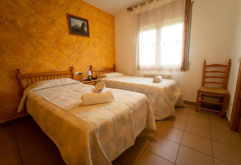 Пансион Hostal Rural Cal Xic Saldes