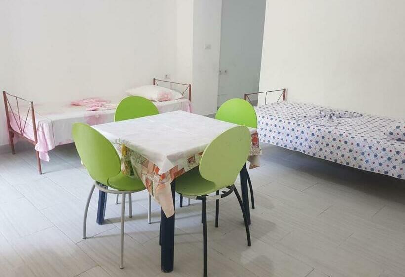 پانسیون Jungle House