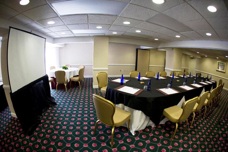 Отель Beach House Suites By The Don Cesar